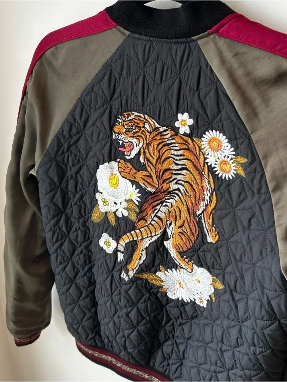 Zara Tiger Embroidered Med Bomber Jacket Souvenir Style Quilted Satin Streetwear - Picture 4 of 8